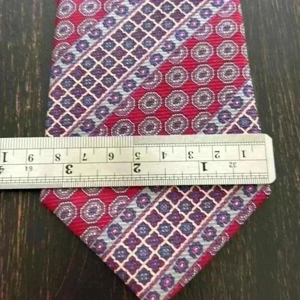 Daks tie‎